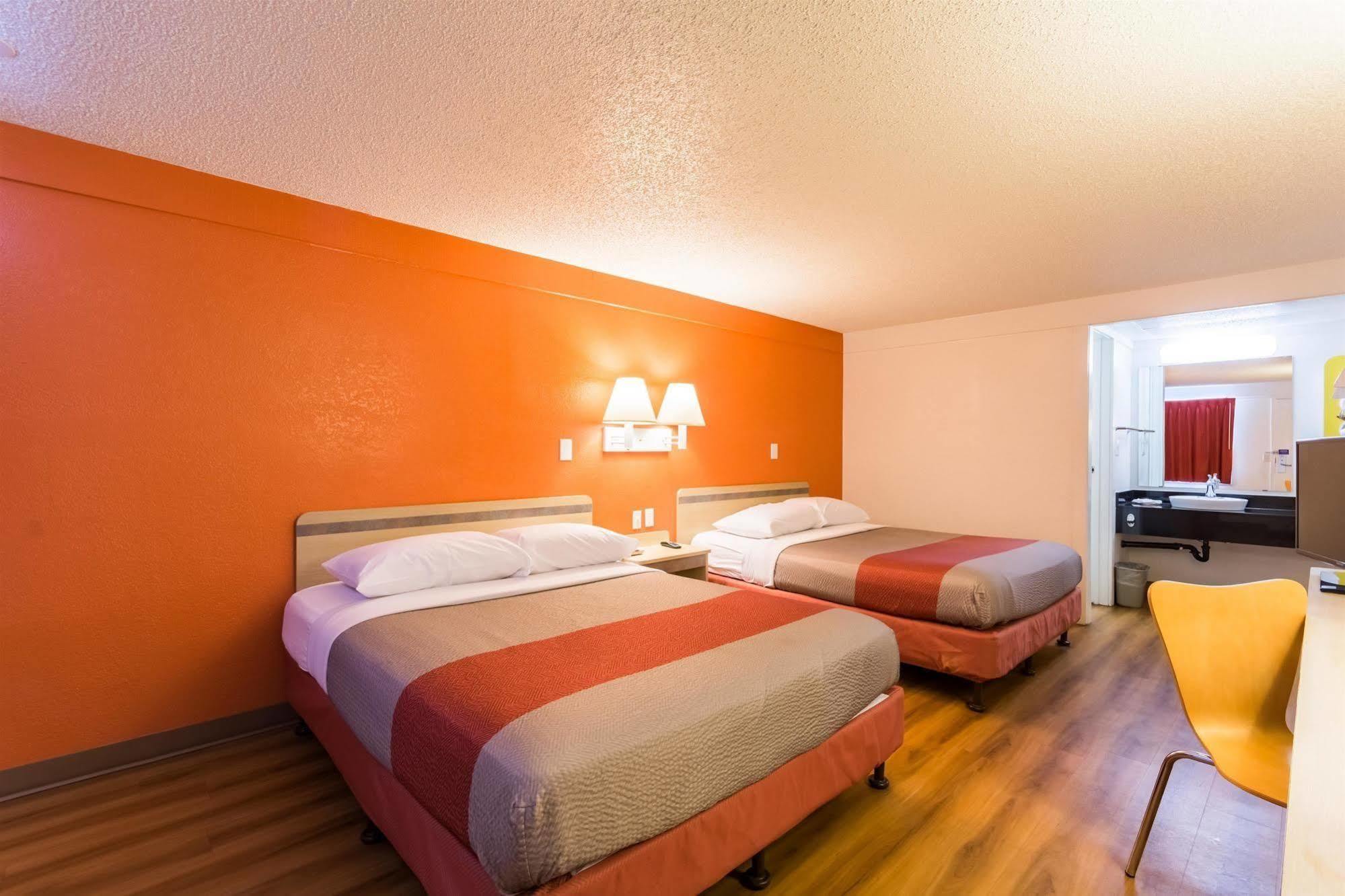 Travelodge by Wyndham Essington / Philadelphia Airport Eksteriør billede