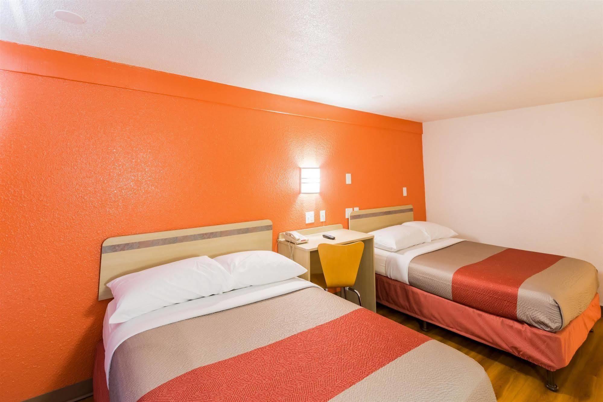 Travelodge by Wyndham Essington / Philadelphia Airport Eksteriør billede